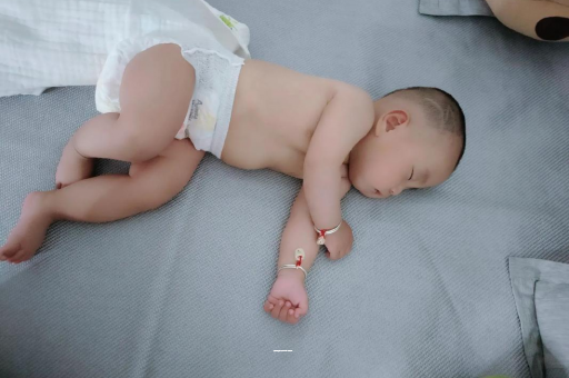 广州包生男孩的试管医院五个月宝宝呕吐